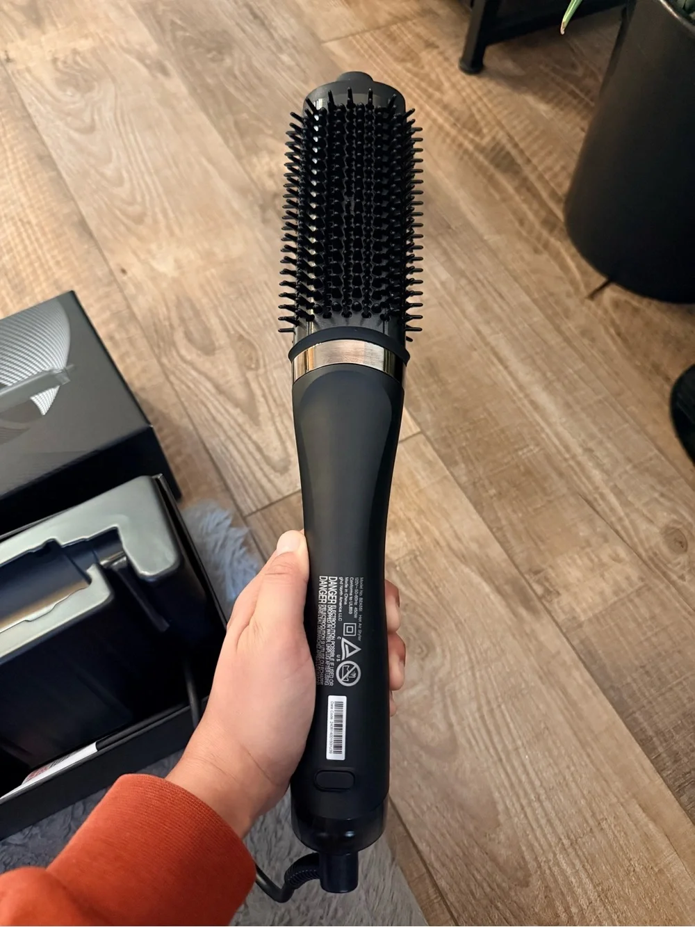 ghd duet blowdry brush with Pouch. Wet to dry